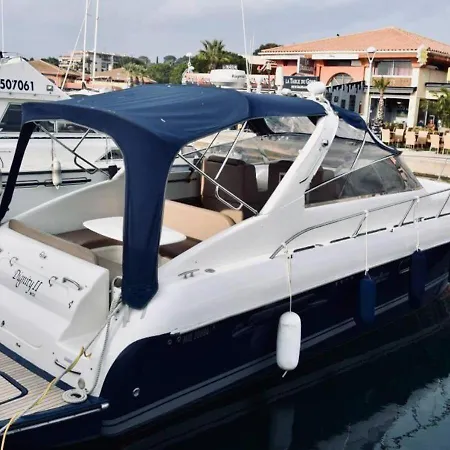 Dignity2-nuits Sur Les Flots-bateau A Quai Πλωτό κατάλυμα