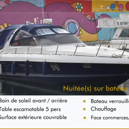 Dignity2-nuits Sur Les Flots-bateau A Quai *